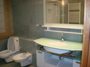 INCHIRIEZ APARTAMENT 4 CAMERE - ZONA TELEVIZIUNE,    JEAN MONET