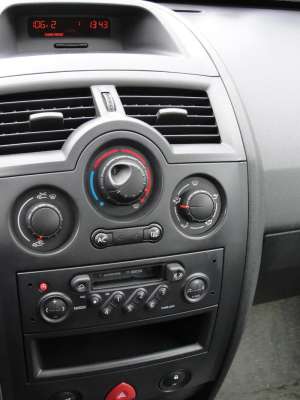 vand RENAULT MEGANE 2,   4 usi,   IMPECABIL,   PRET EXCELENT