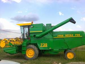 combina John deere 730