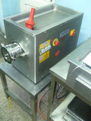 Utilaje profesionale de macelarie noi/sh
