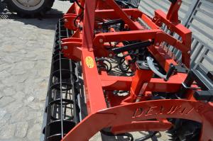 Cultivator cu spargator si nivelator