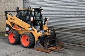 - CATERPILLAR 242 B