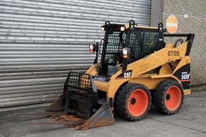 - CATERPILLAR 242 B