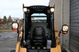 - CATERPILLAR 242 B