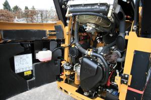 - CATERPILLAR 242 B