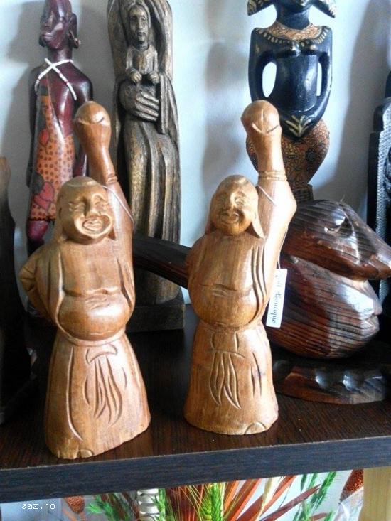 Statuete din lemn`