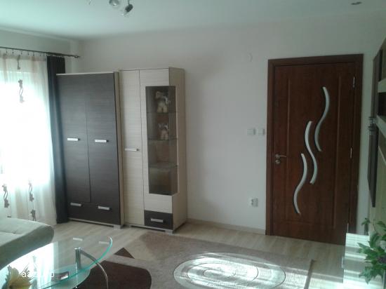 Persoana fizica inchiriez apartament 3 camere lux