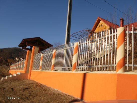 Garduri din aluminiu - Aluminium fences,    enclosures,    windscreens