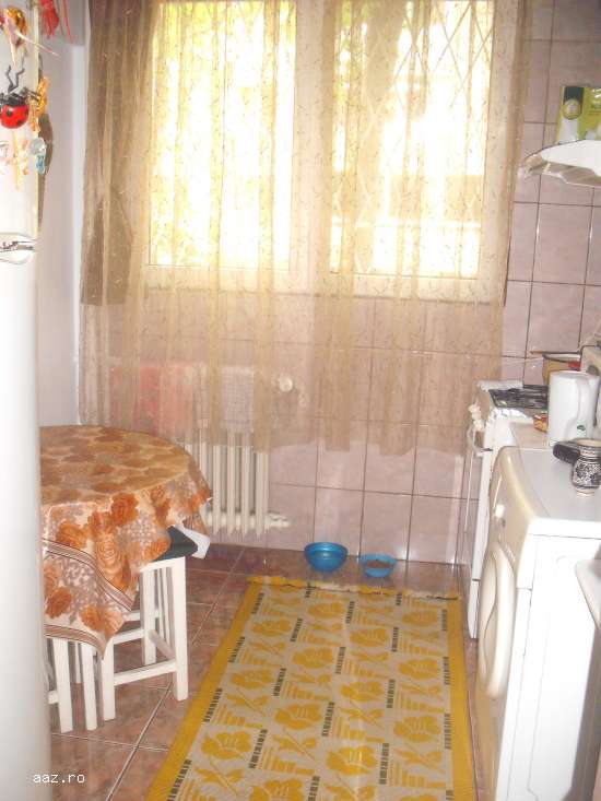 PARTICULAR,  Vand apartament ,  3 camere in zona TITAN � Potcoava