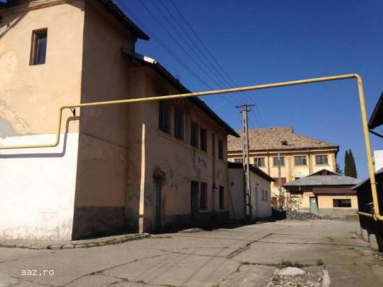 Spatiu comercial ( depozit) + teren de vanzare