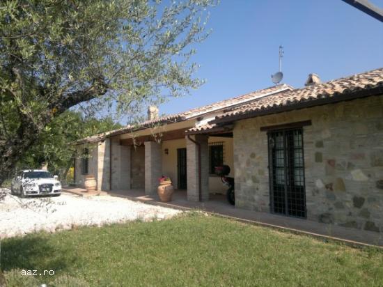 VILA CU PISCINA -UMBRIA-ITALIA