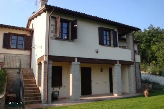 VILA CU PISCINA -UMBRIA-ITALIA