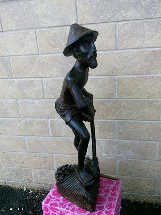 Statueta din lemn````