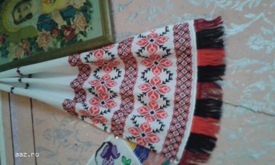 mobila și țesături de artizanat