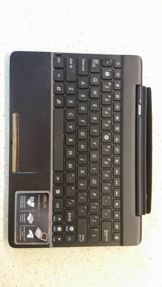 vand mini pc " asus" , se poate folosi și k tableta ( adik separat fără tastatura)