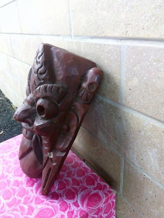 Masca sculptata in lemn`