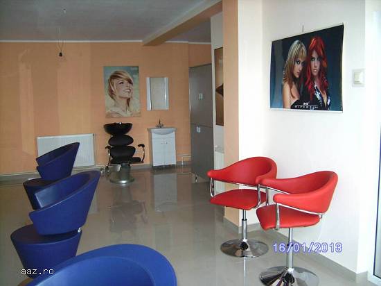 Inchiriez posturi in salon infrumusetare !!!