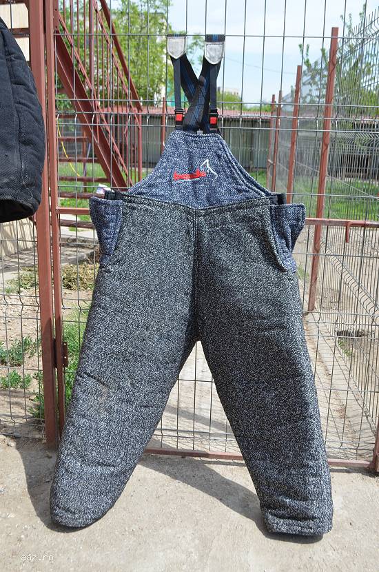 Vindem costum pentru muscatura marca Bende