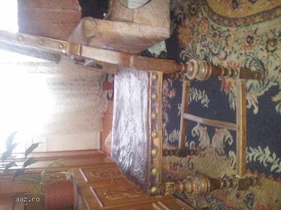 scaun vechi tapitat cu piele