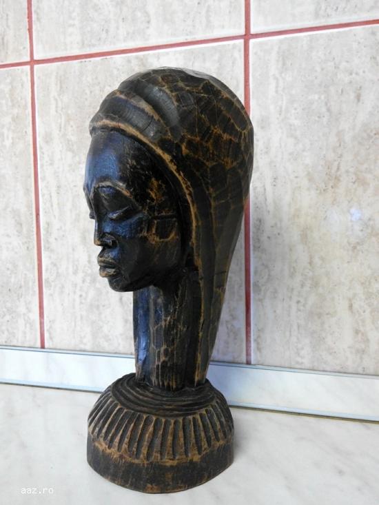 Sculptura in lemn - chip de femeie