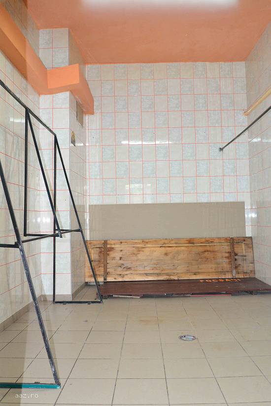 Ofer spre inchiriere spatiu comercial,  birouri,  productie in Colentina,  suprafata 40 m�