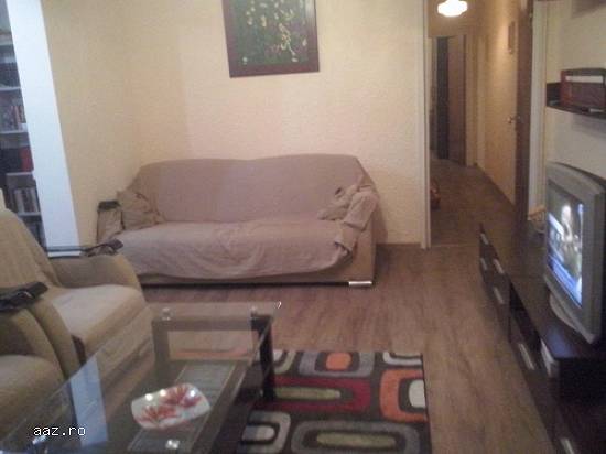vand urgent apartament 3cam Berceni zona Covazna