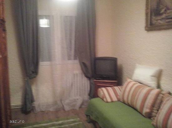 vand urgent apartament 3cam Berceni zona Covazna