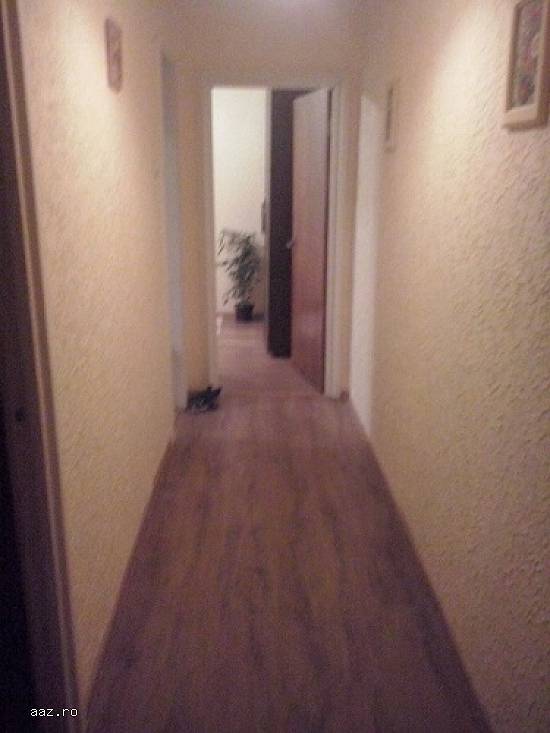 vand urgent apartament 3cam Berceni zona Covazna