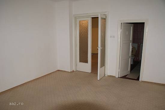 Inchiriez apartament 3 camere