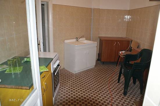 Inchiriez apartament 3 camere
