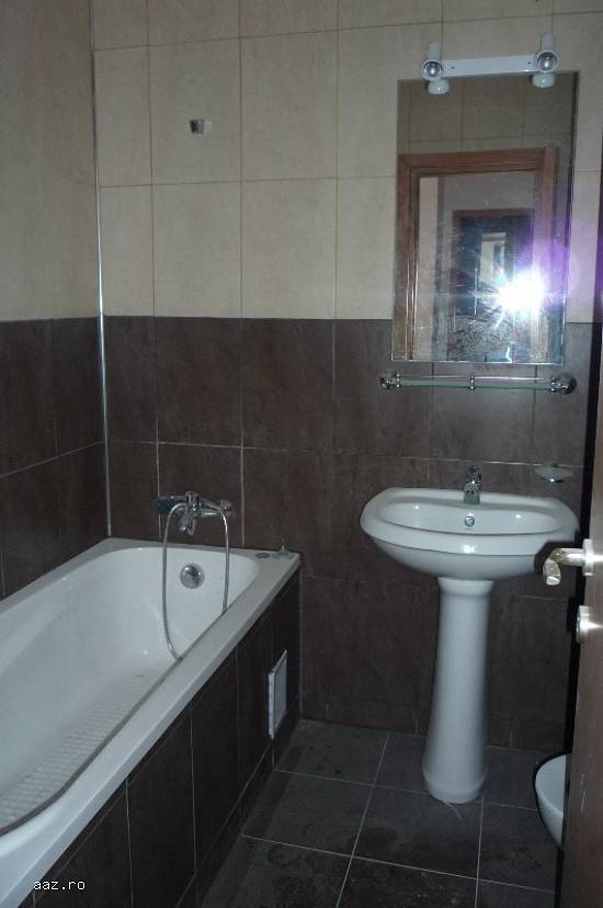 Proprietar vand apartament 2 camere,  Titan