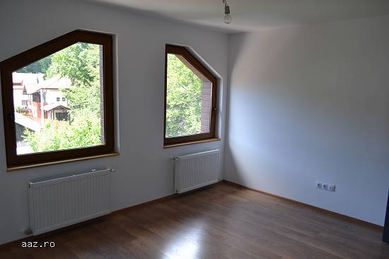 Vand apartament cu 3 camere in vila noua