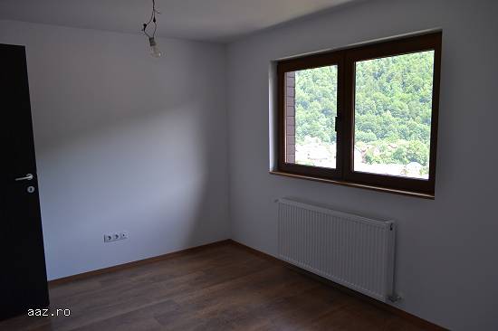 Vand apartament cu 3 camere in vila noua