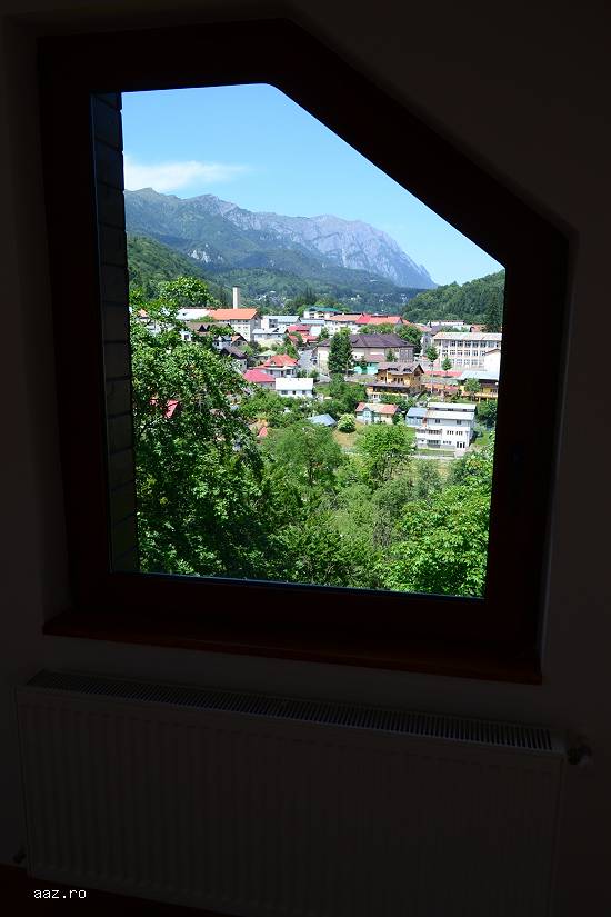Vand apartament cu 3 camere in vila noua
