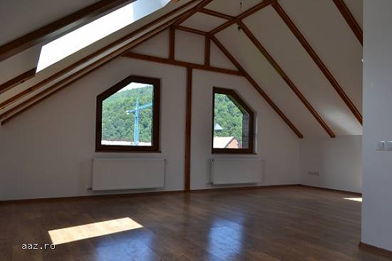 Vand apartament 3 camere Sinaia
