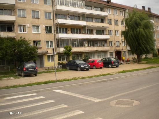 URGENT! Vand apartament cu 2 camere + garaj