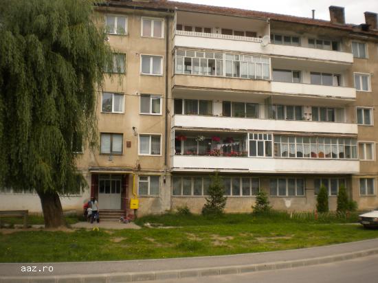 URGENT! Vand apartament cu 2 camere + garaj