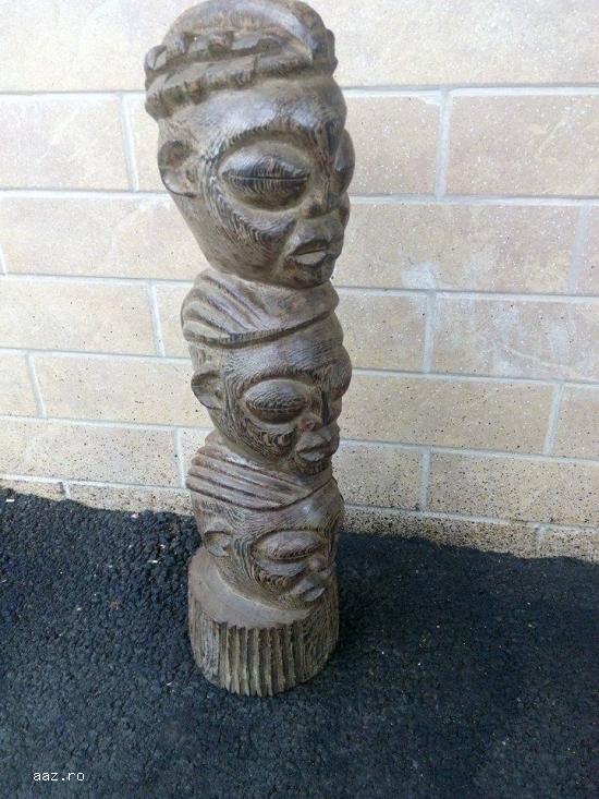 Statueta cu trei capete