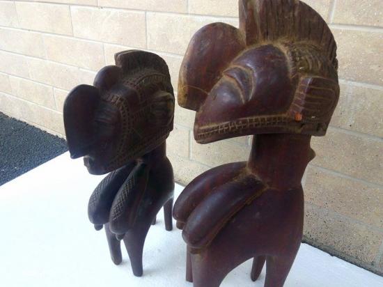 Statuete din lemn``