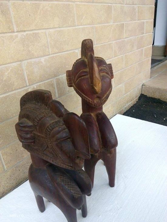 Statuete din lemn``