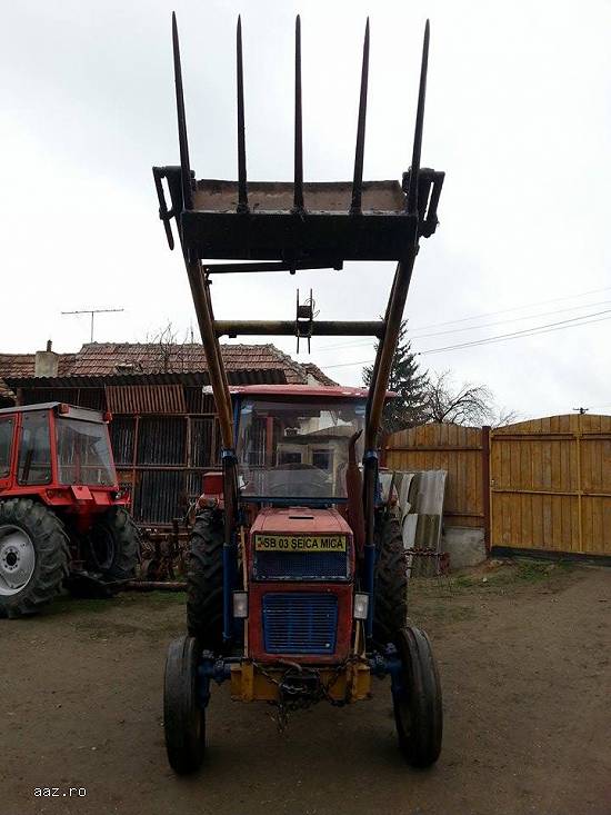 tractor U445 cu incarcator frontal