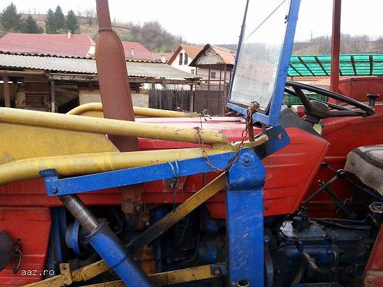 tractor U445 cu incarcator frontal