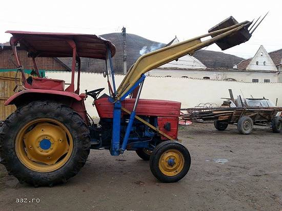 tractor U445 cu incarcator frontal