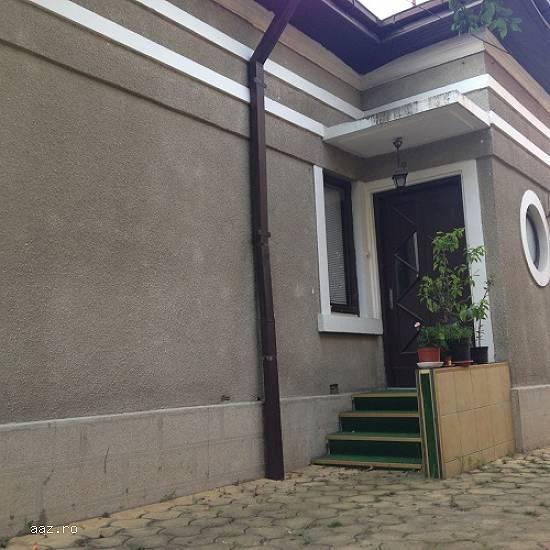 Vanzare casa 4 camere
