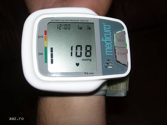 produse echipamente medicale noi: tensiometru, electrostimulator , microderm , orteza spate si altel