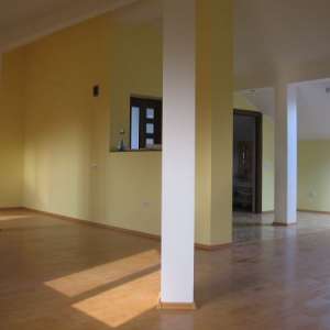 case de lemn sau beton