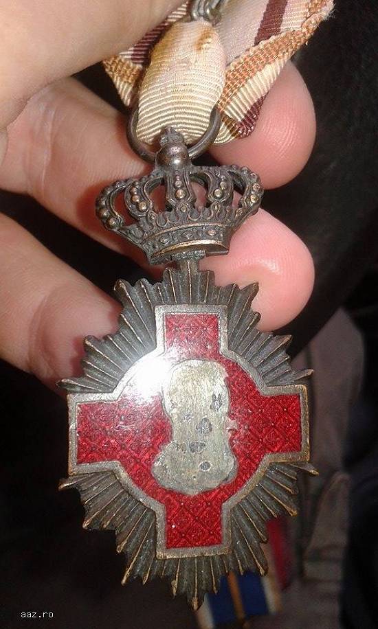 Vand lot medalii foarte vechi si rare toate cu panglica