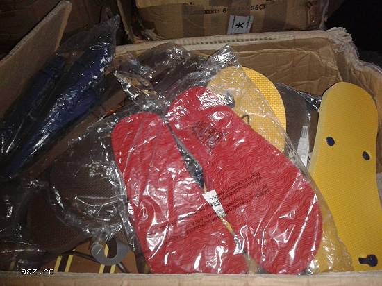 Vand lot haine de firma,  aproximativ 10.000 buc.
