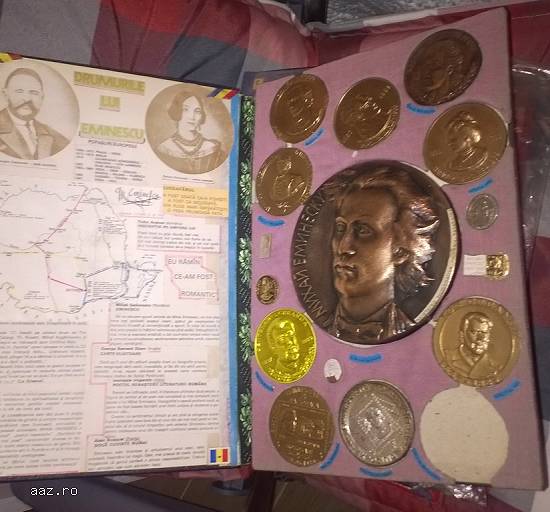 colectie intreaga de epoleti din armata militara romana,   medalii si insigne de toate tipurile