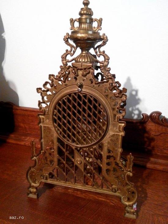 Ceas de semineu din bronz
